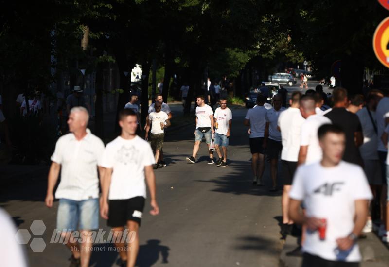 FOTO | Zrinjski u Europi: Rijeke navijača u bijelom stižu bodriti Plemiće!